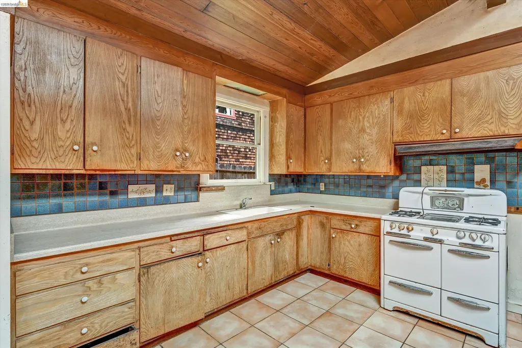 2219 Derby Street Berkeley CA 94705
