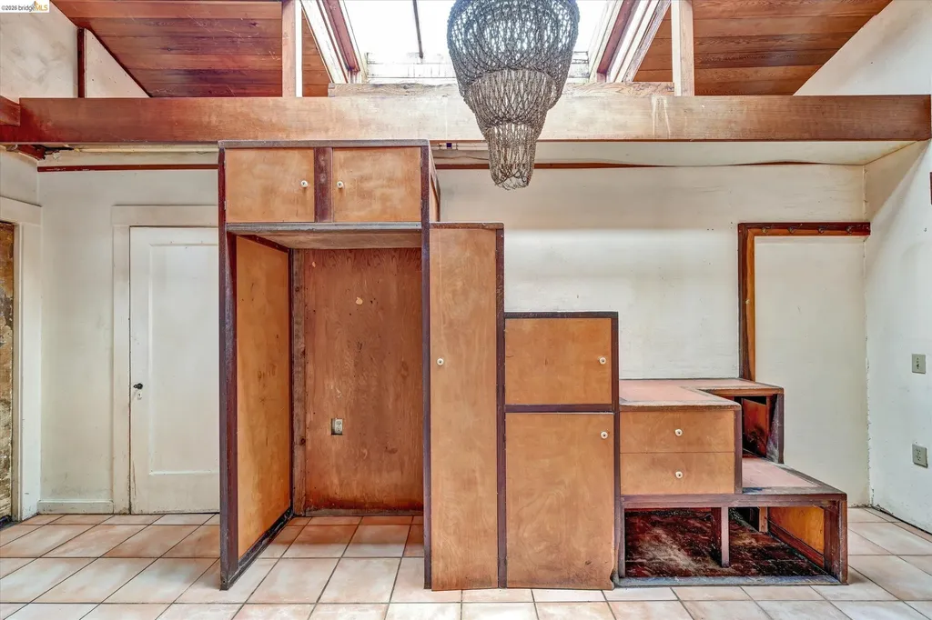 2219 Derby Street Berkeley CA 94705