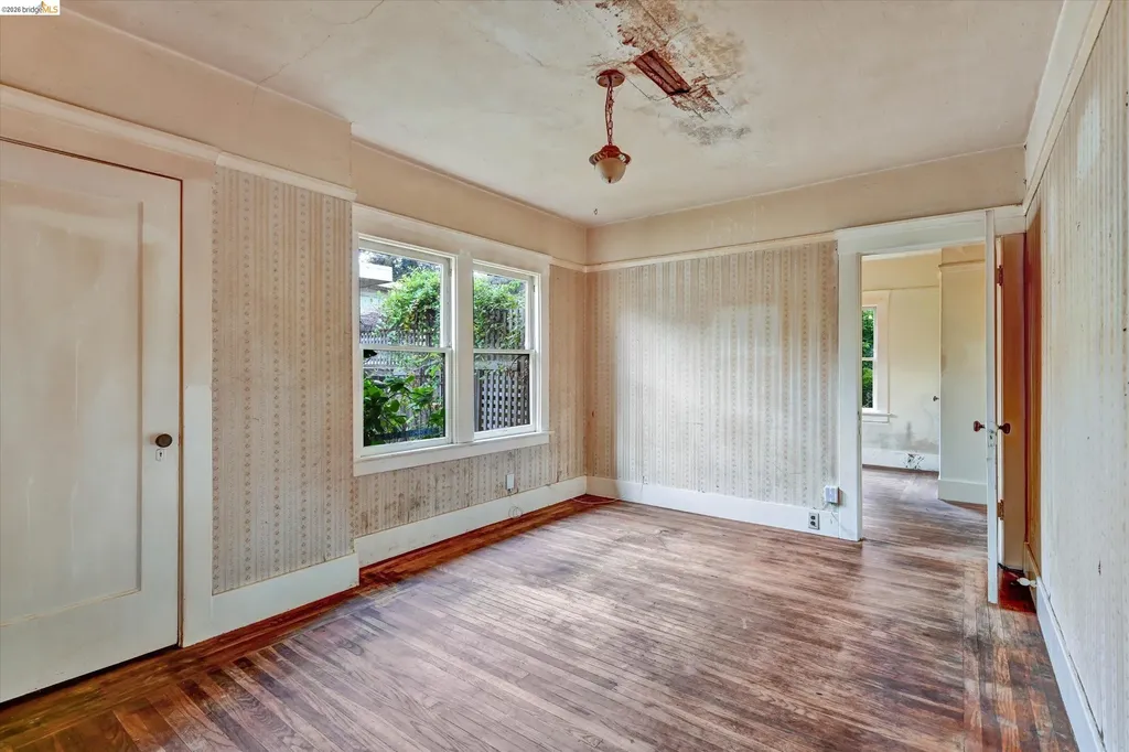 2219 Derby Street Berkeley CA 94705