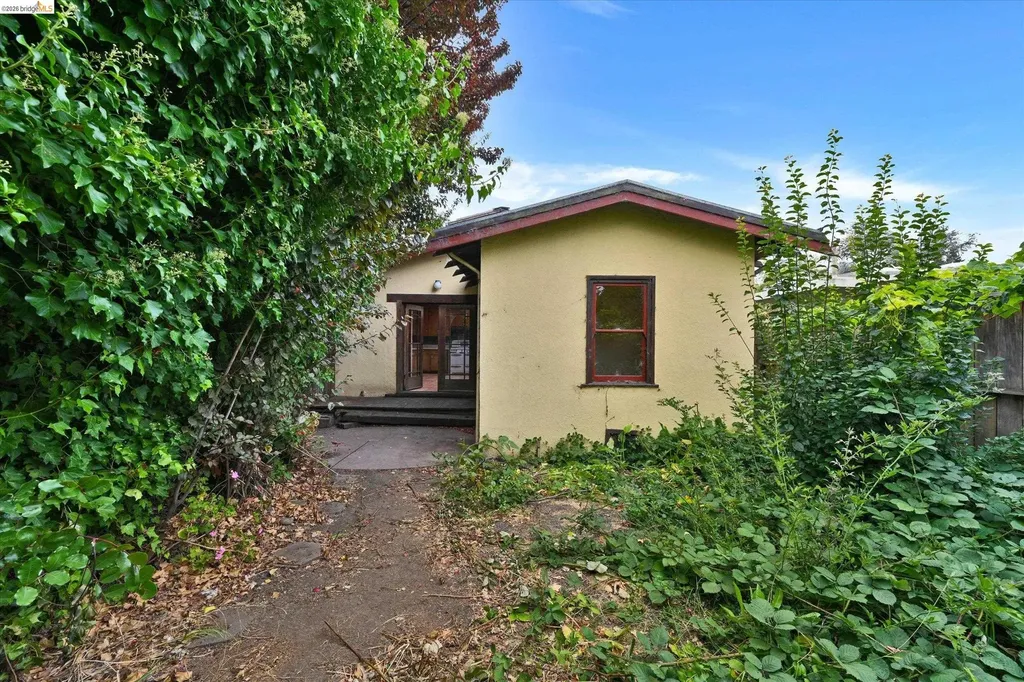 2219 Derby Street Berkeley CA 94705
