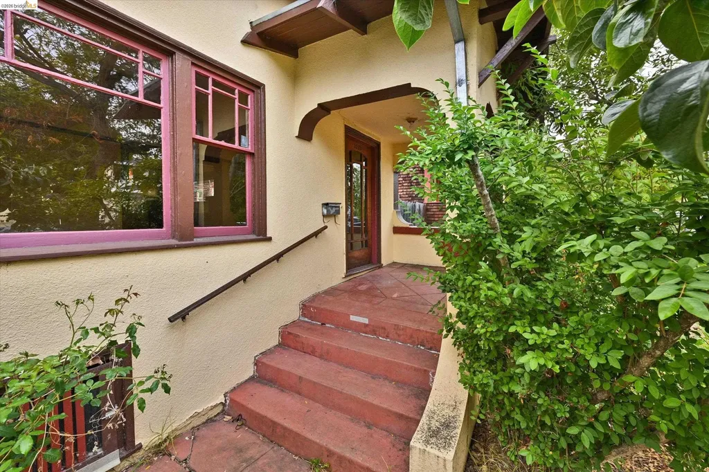 2219 Derby Street Berkeley CA 94705