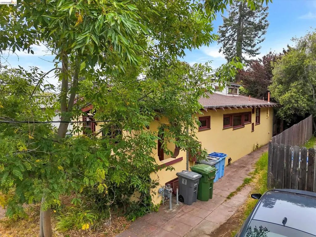 2219 Derby Street Berkeley CA 94705