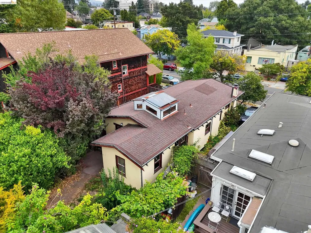 2219 Derby Street Berkeley CA 94705
