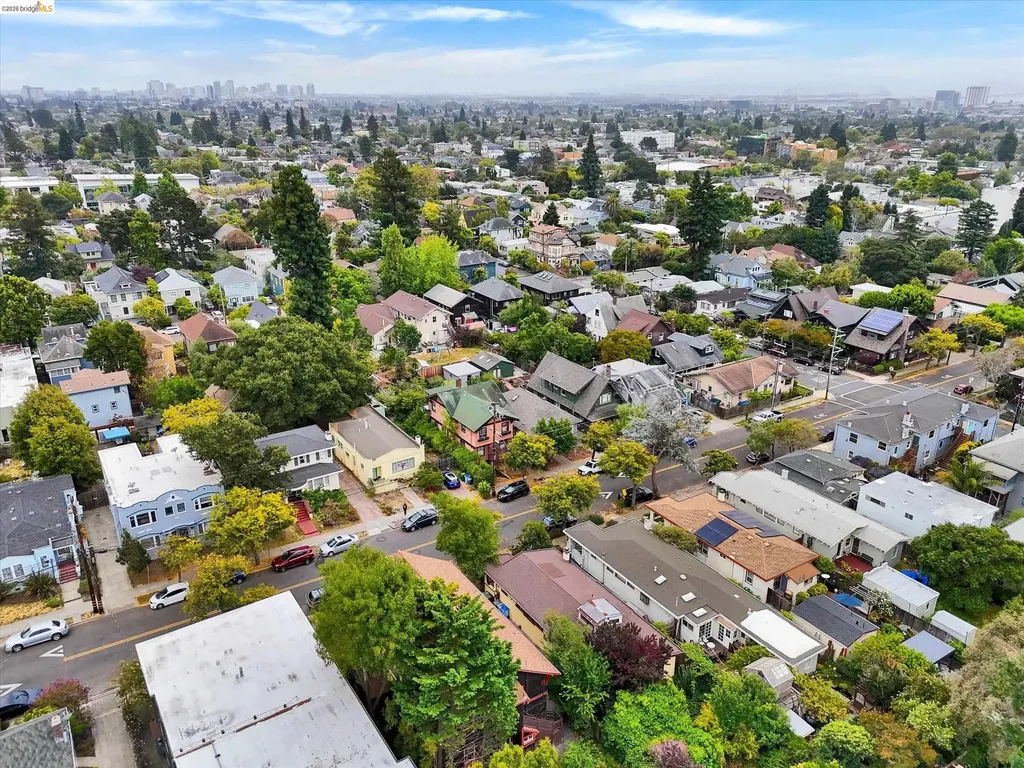 2219 Derby Street Berkeley CA 94705