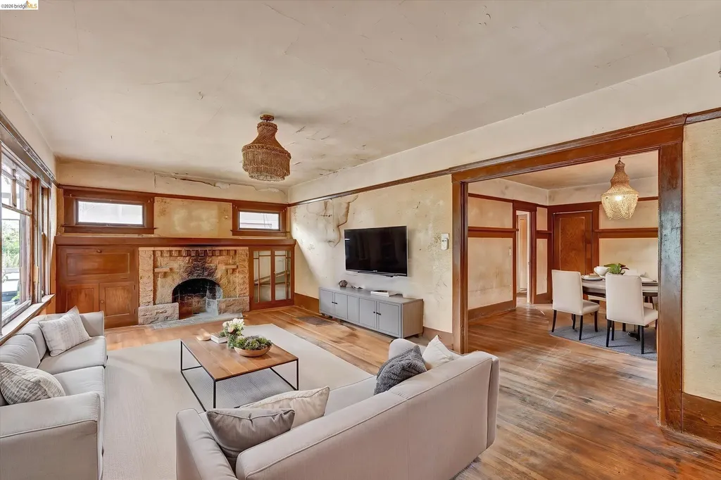 2219 Derby Street Berkeley CA 94705