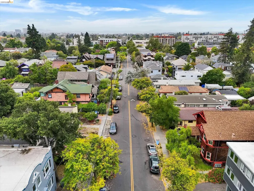 2219 Derby Street Berkeley CA 94705