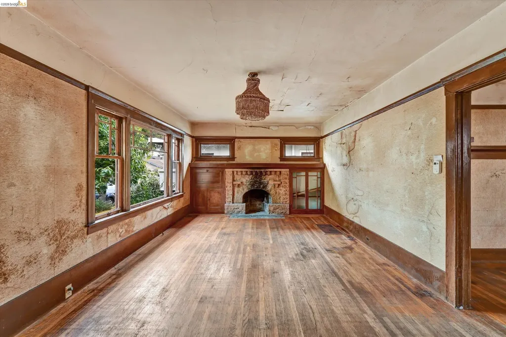 2219 Derby Street Berkeley CA 94705