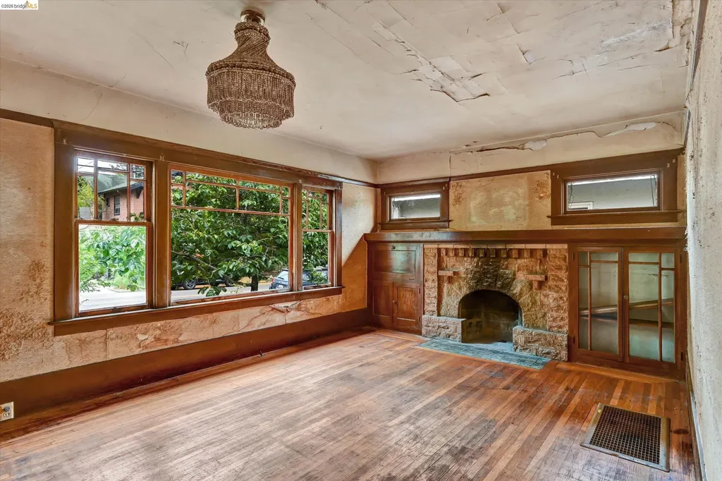 2219 Derby Street Berkeley CA 94705