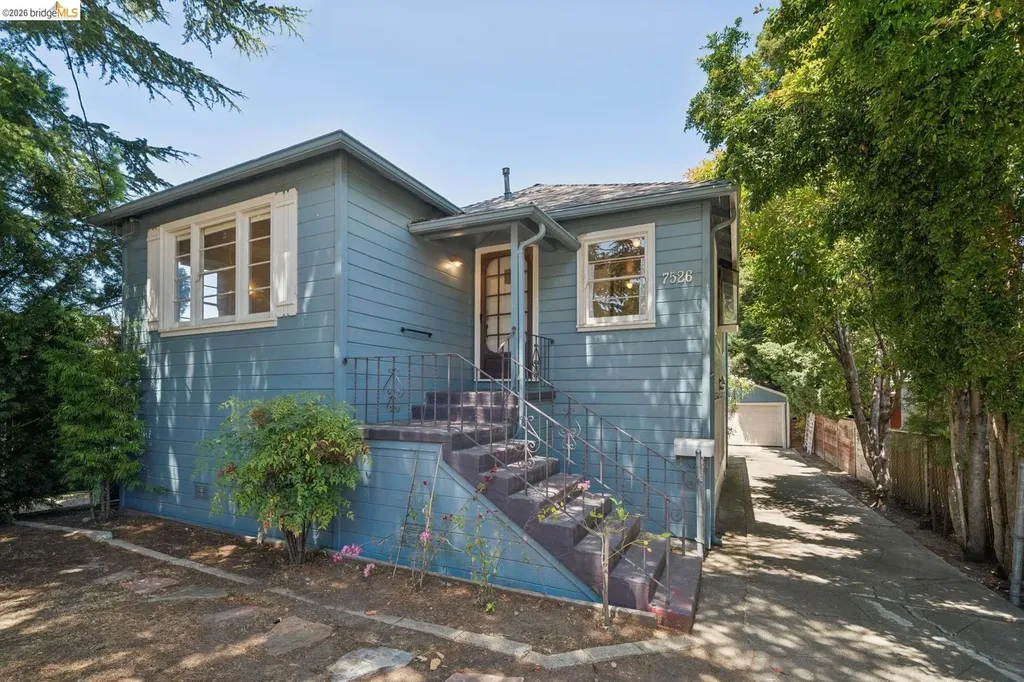 7526 Greenly Drive Oakland CA 94605