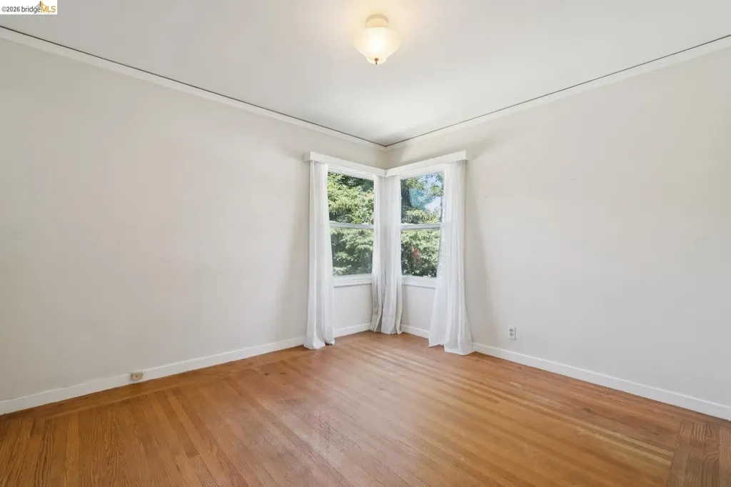 7526 Greenly Drive Oakland CA 94605