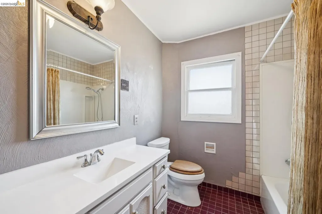 7526 Greenly Drive Oakland CA 94605