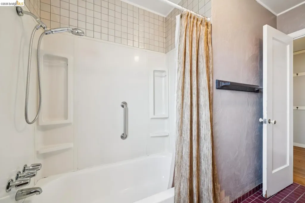 7526 Greenly Drive Oakland CA 94605