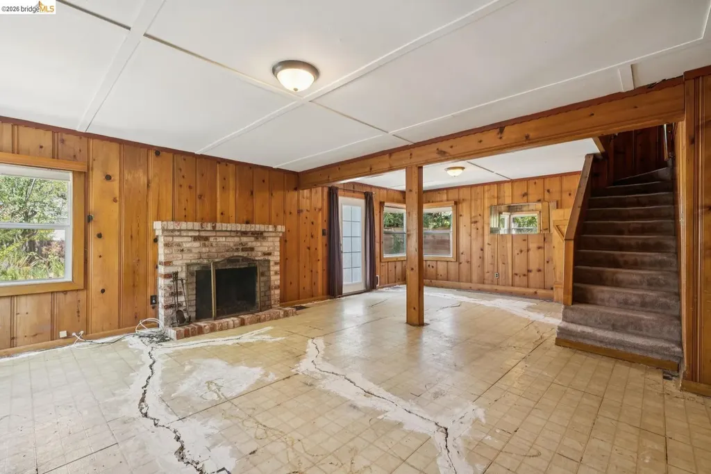 7526 Greenly Drive Oakland CA 94605