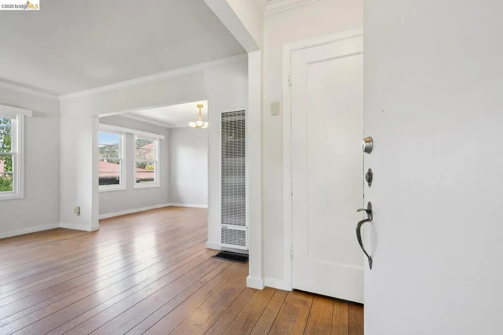 7526 Greenly Drive Oakland CA 94605