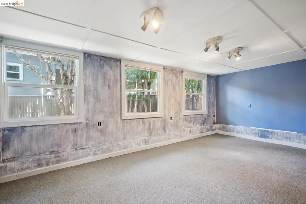 7526 Greenly Drive Oakland CA 94605