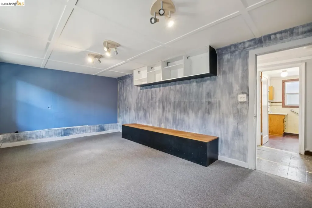 7526 Greenly Drive Oakland CA 94605