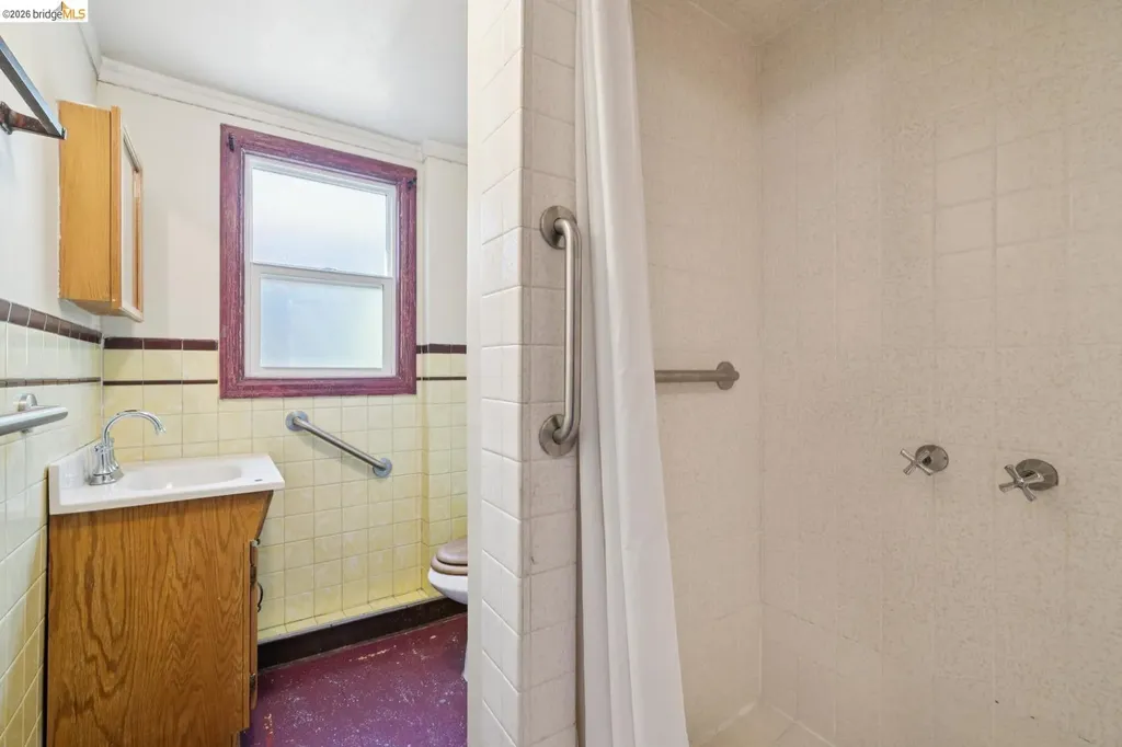 7526 Greenly Drive Oakland CA 94605