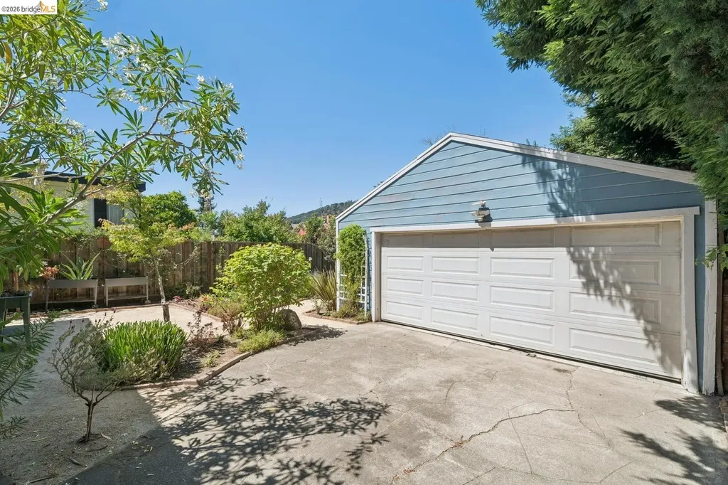 7526 Greenly Drive Oakland CA 94605