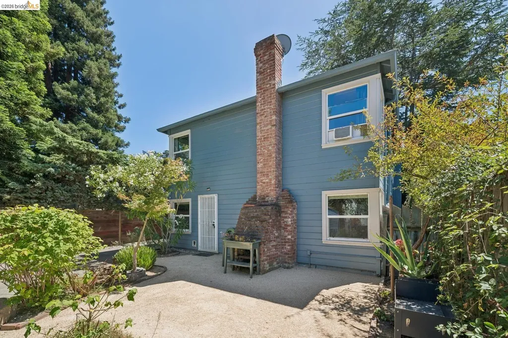 7526 Greenly Drive Oakland CA 94605