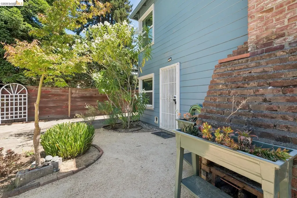 7526 Greenly Drive Oakland CA 94605