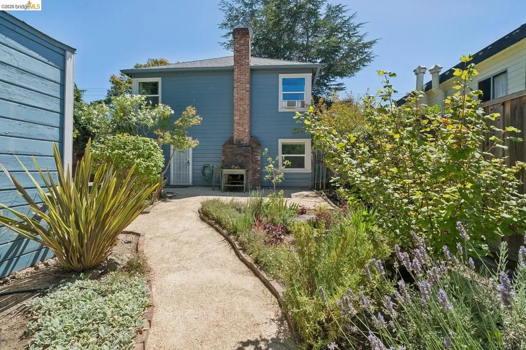 7526 Greenly Drive Oakland CA 94605