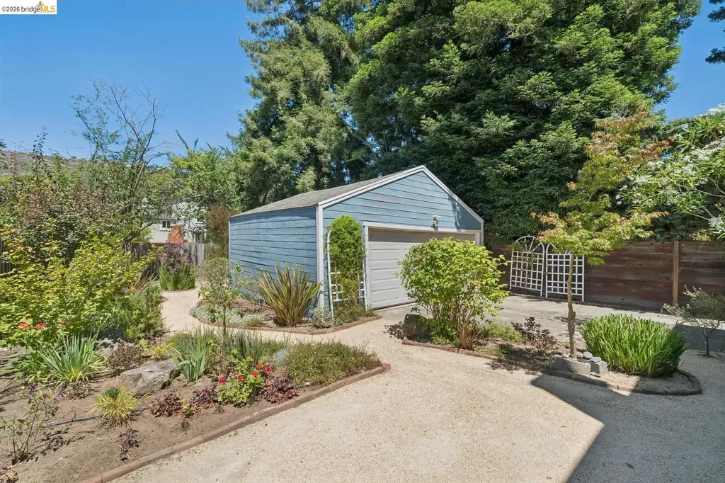 7526 Greenly Drive Oakland CA 94605