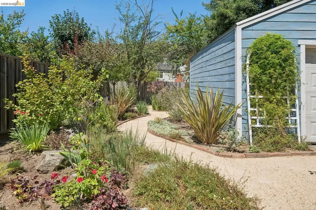 7526 Greenly Drive Oakland CA 94605