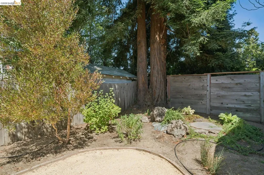 7526 Greenly Drive Oakland CA 94605