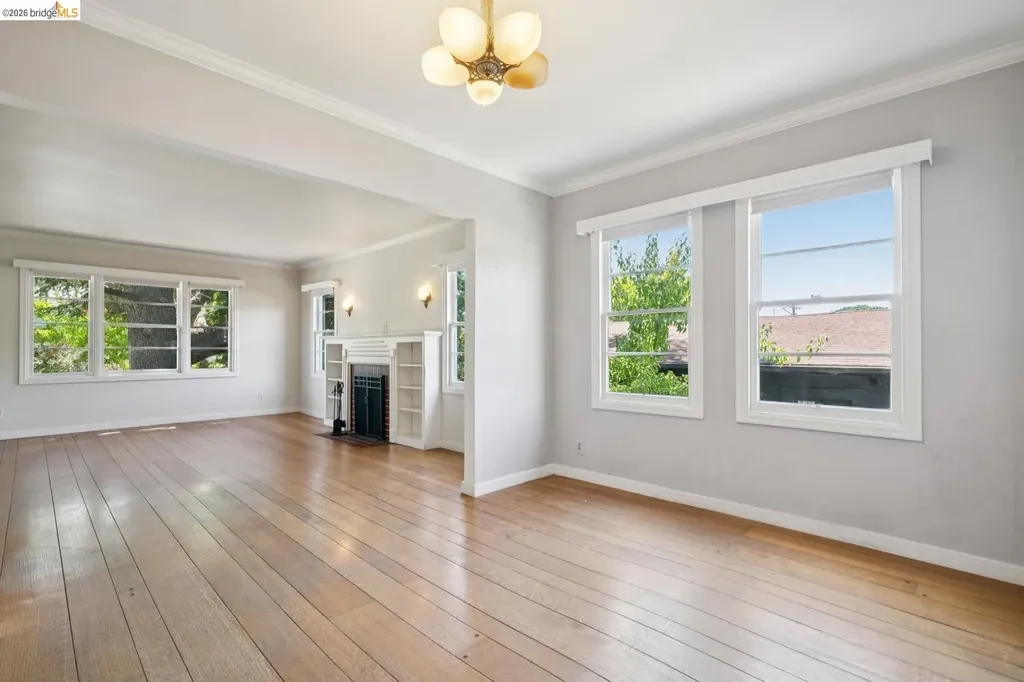 7526 Greenly Drive Oakland CA 94605