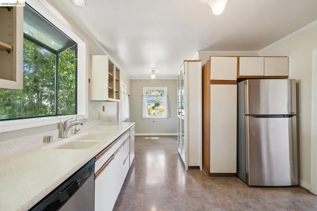 7526 Greenly Drive Oakland CA 94605