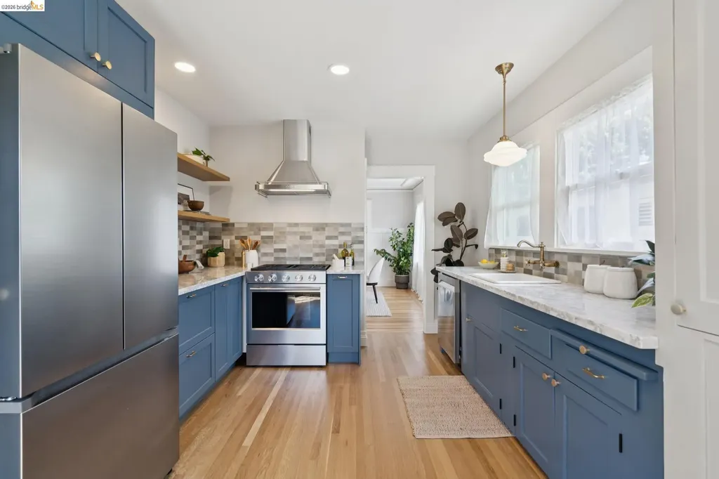 4187 Emerald Street Oakland CA 94609