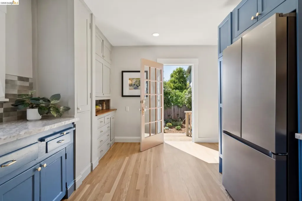 4187 Emerald Street Oakland CA 94609