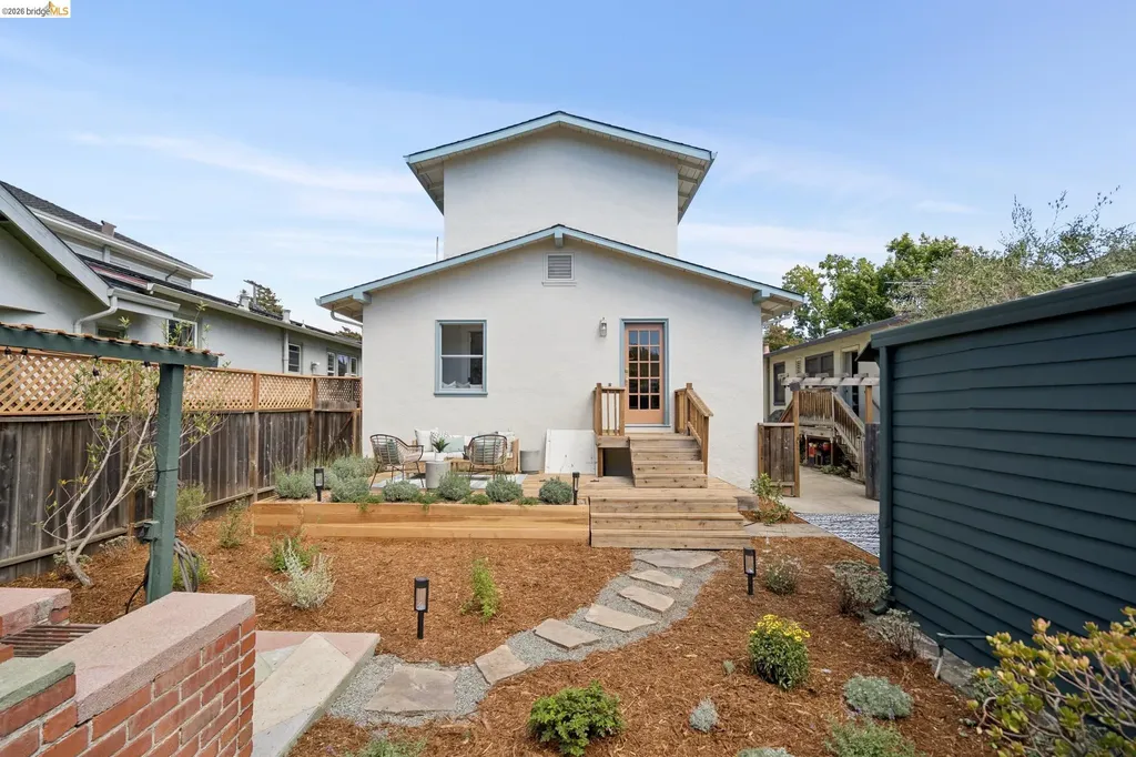 4187 Emerald Street Oakland CA 94609