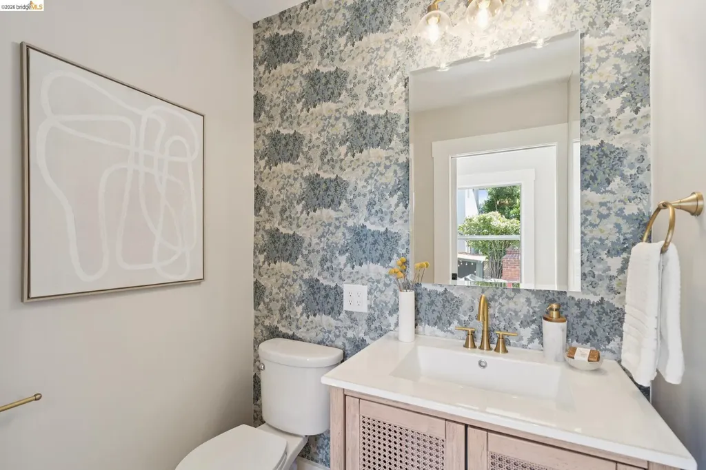 4187 Emerald Street Oakland CA 94609