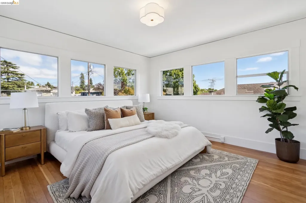 4187 Emerald Street Oakland CA 94609