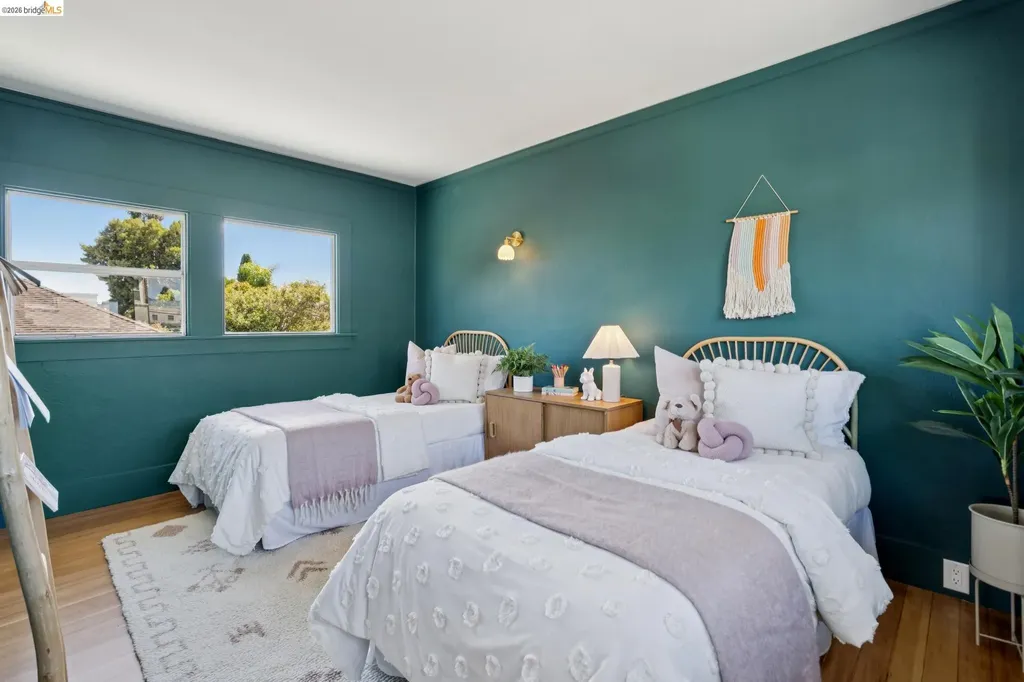 4187 Emerald Street Oakland CA 94609