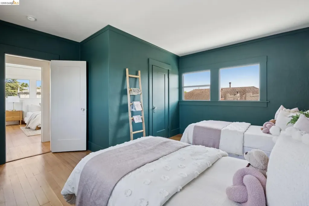 4187 Emerald Street Oakland CA 94609