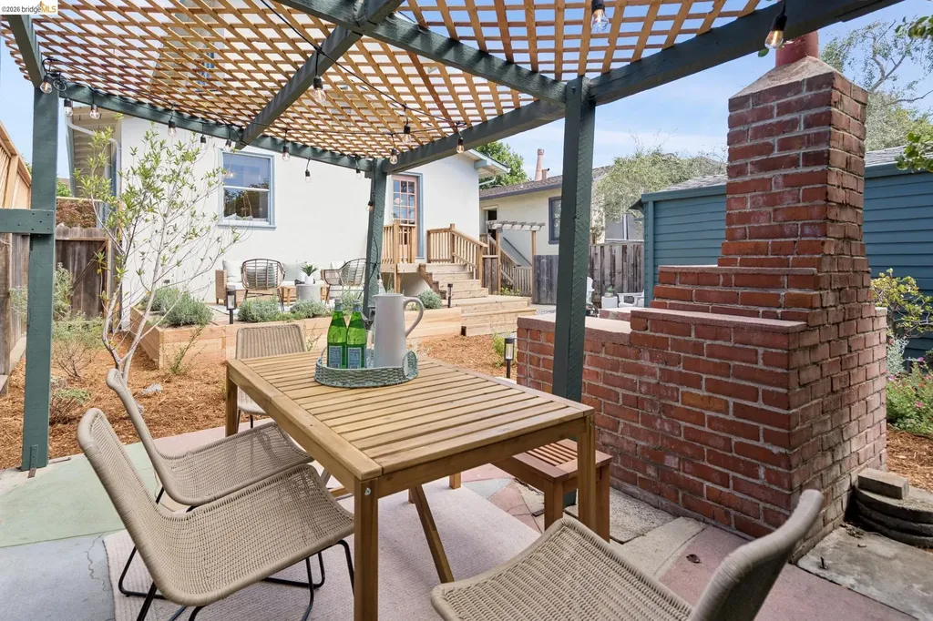 4187 Emerald Street Oakland CA 94609