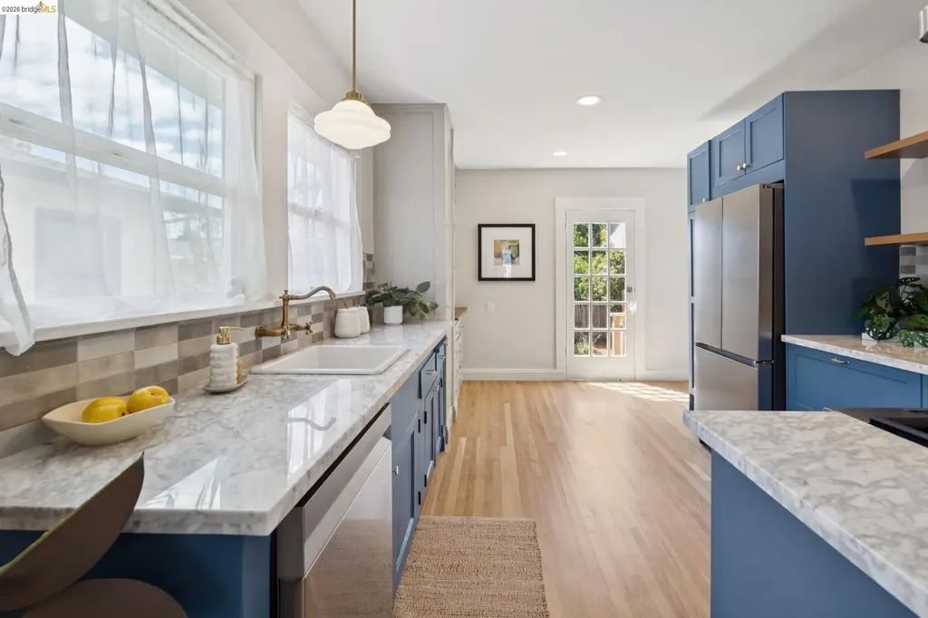 4187 Emerald Street Oakland CA 94609