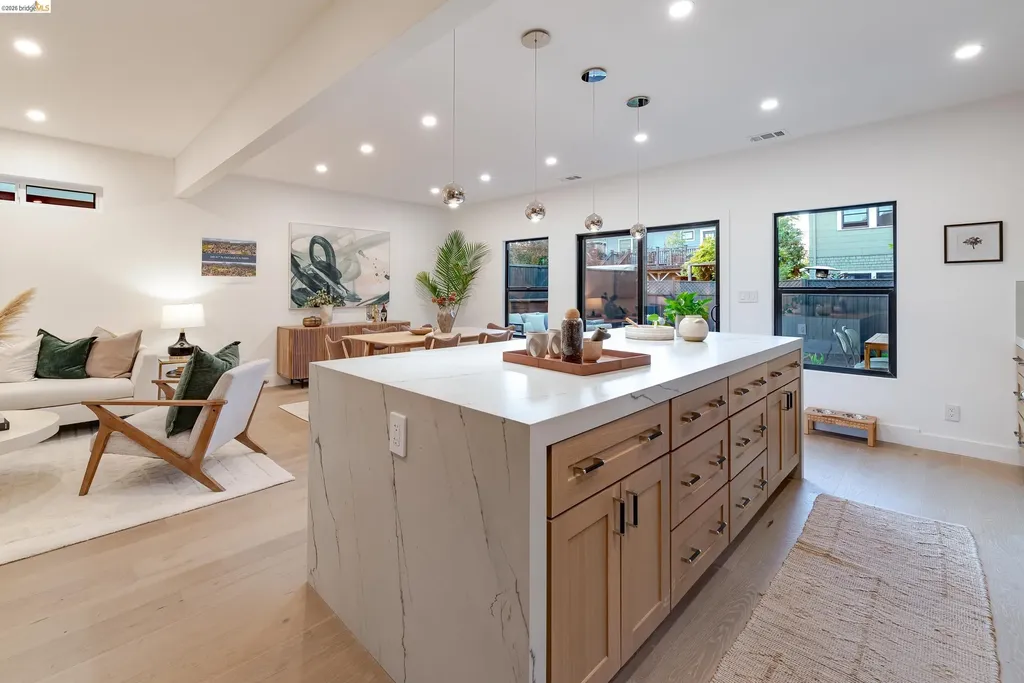 546 61st Street Oakland CA 94609
