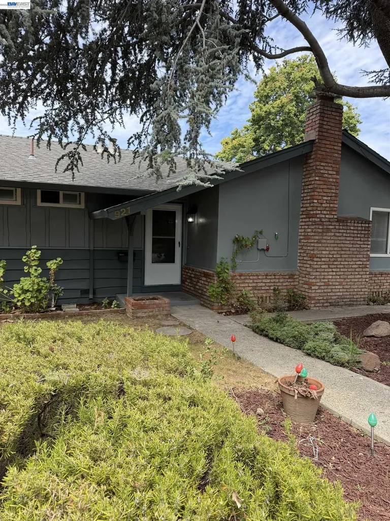 921 Rock Avenue Fremont CA 94536