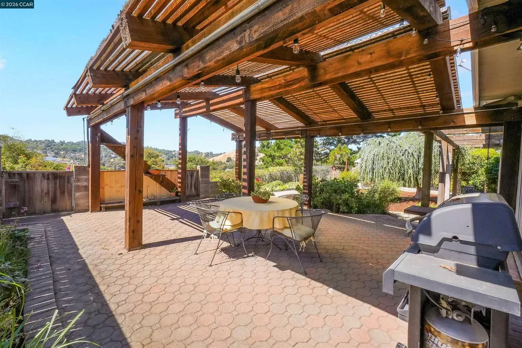 2535 Francis Drive Pinole CA 94564