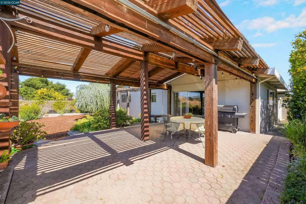 2535 Francis Drive Pinole CA 94564