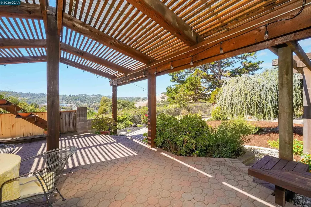 2535 Francis Drive Pinole CA 94564