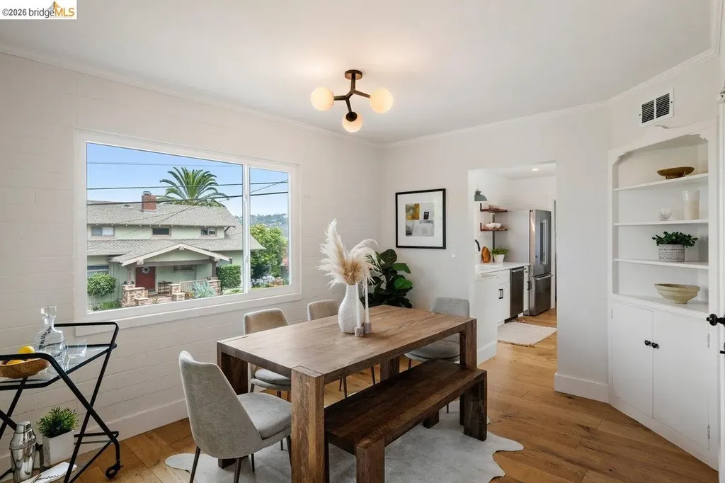 4504 Fairbairn Avenue Oakland CA 94619