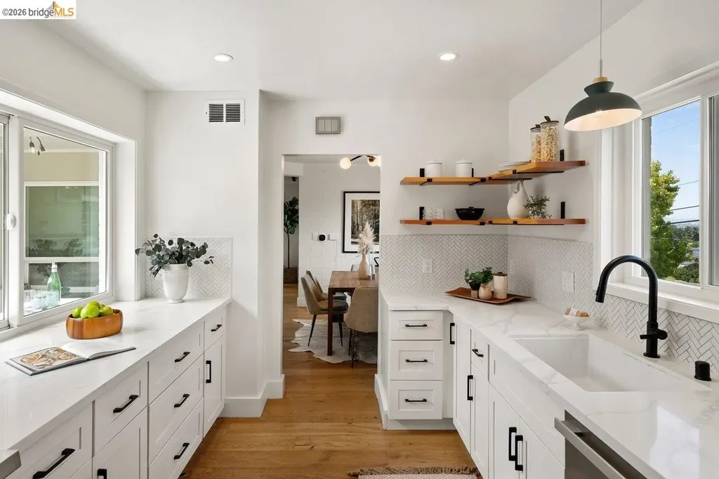 4504 Fairbairn Avenue Oakland CA 94619