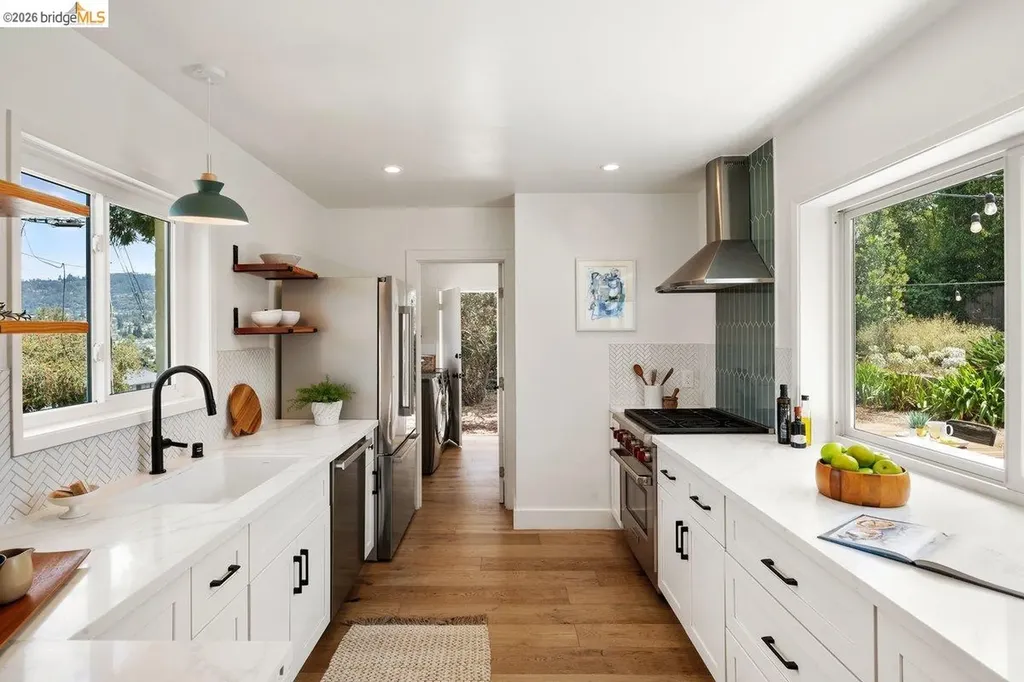 4504 Fairbairn Avenue Oakland CA 94619