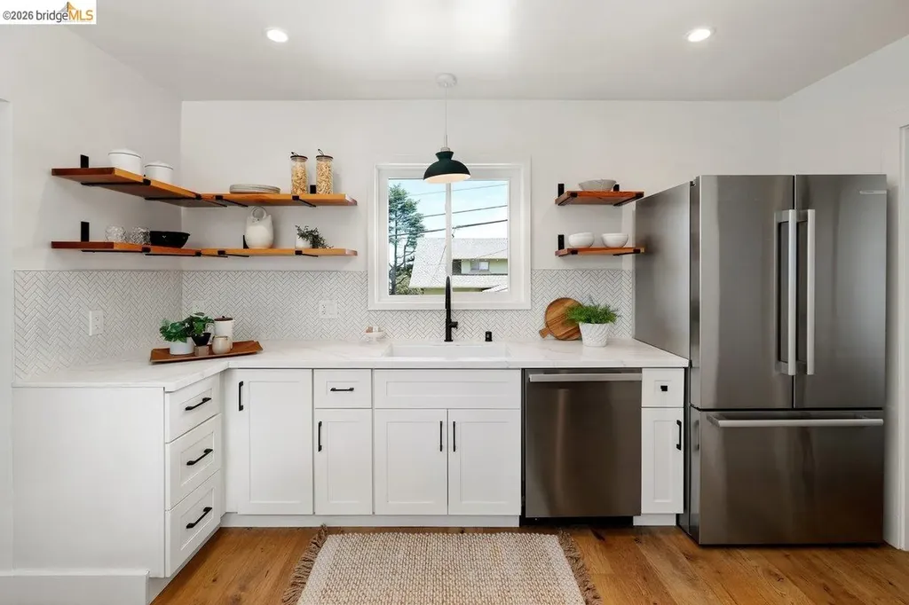 4504 Fairbairn Avenue Oakland CA 94619