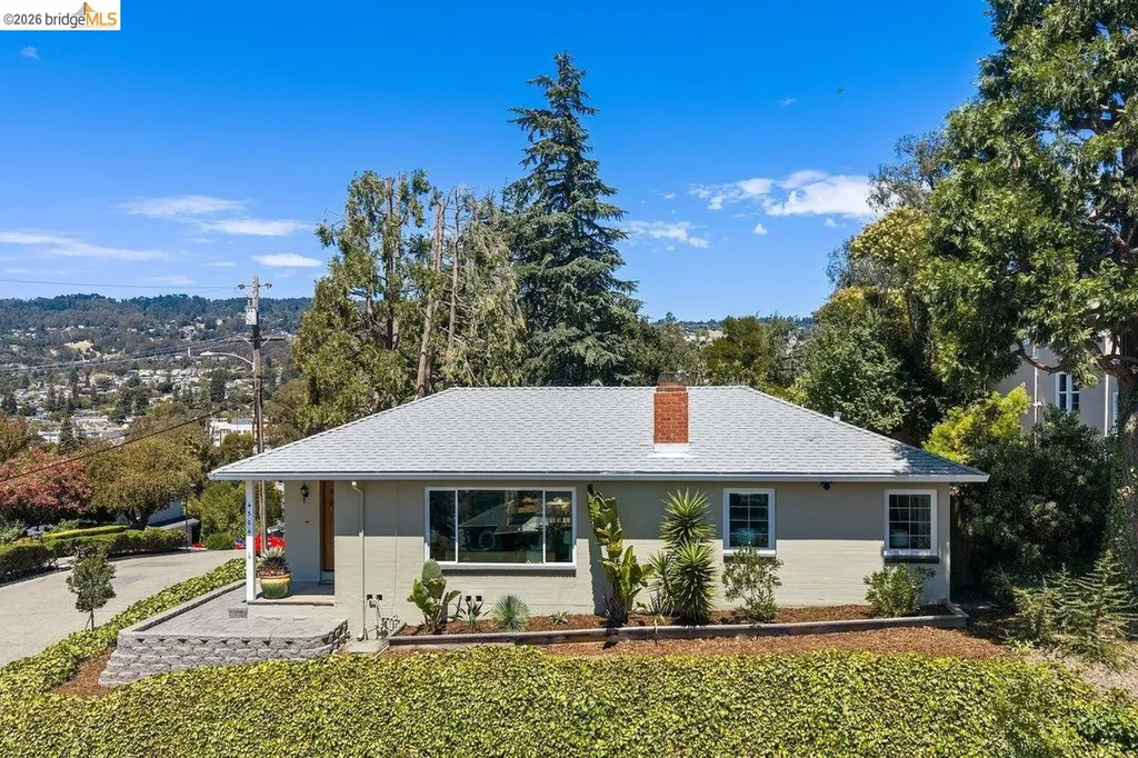 4504 Fairbairn Avenue Oakland CA 94619