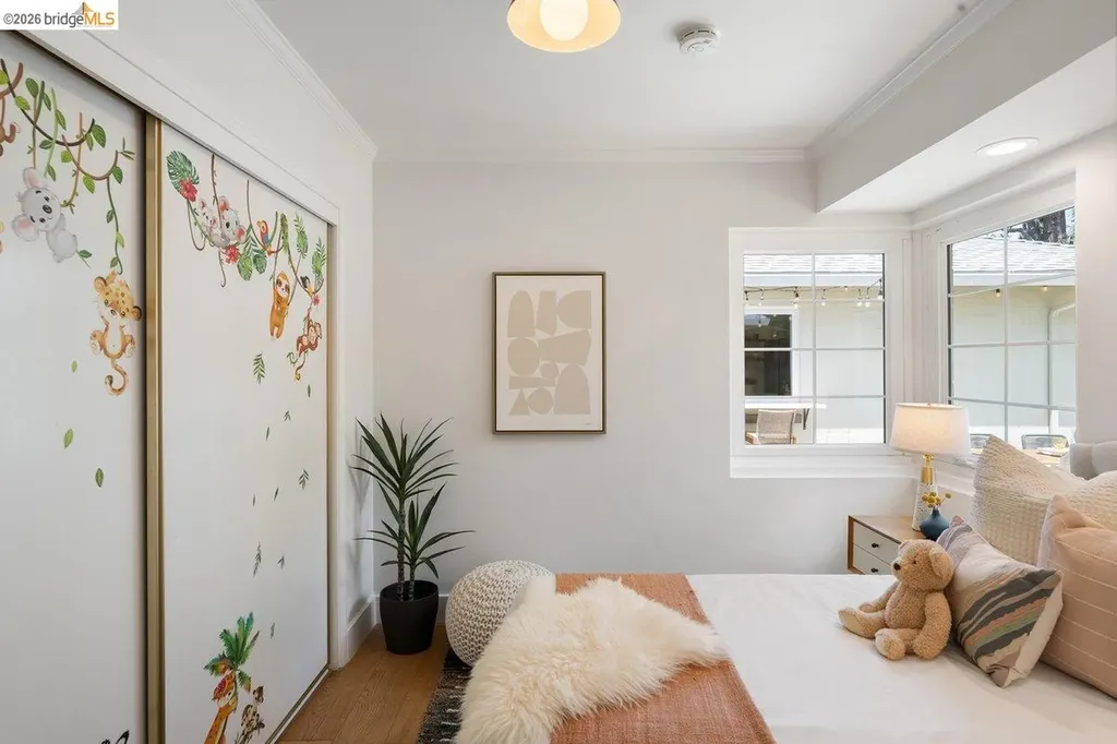 4504 Fairbairn Avenue Oakland CA 94619